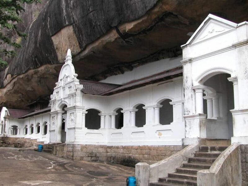 Dambulla Royal Cave Temple and Golden Temple